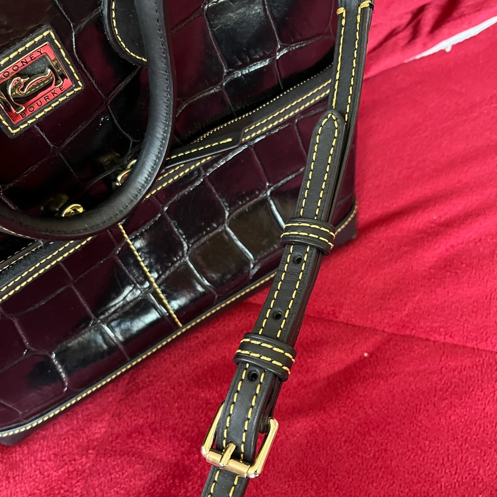 Dooney & Bourke handbag - Picture 6 of 15